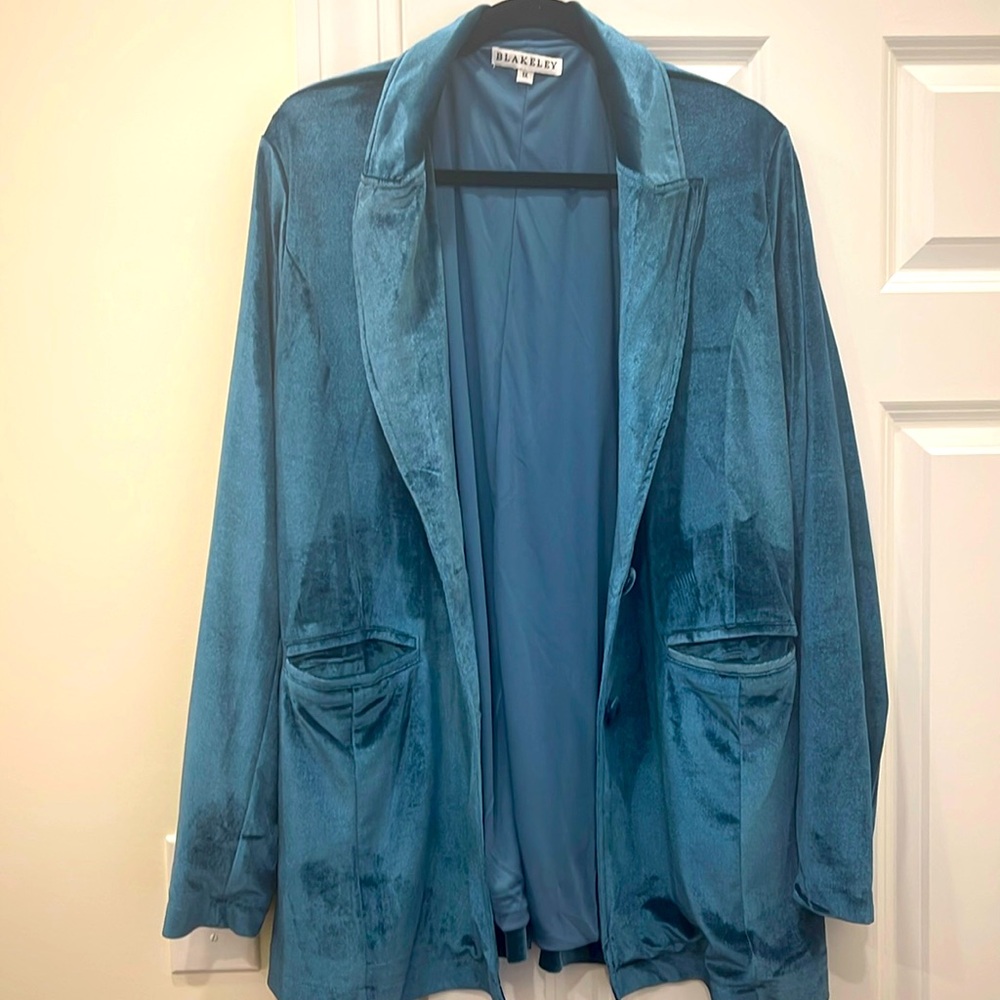 Women’s velour over sized blazer